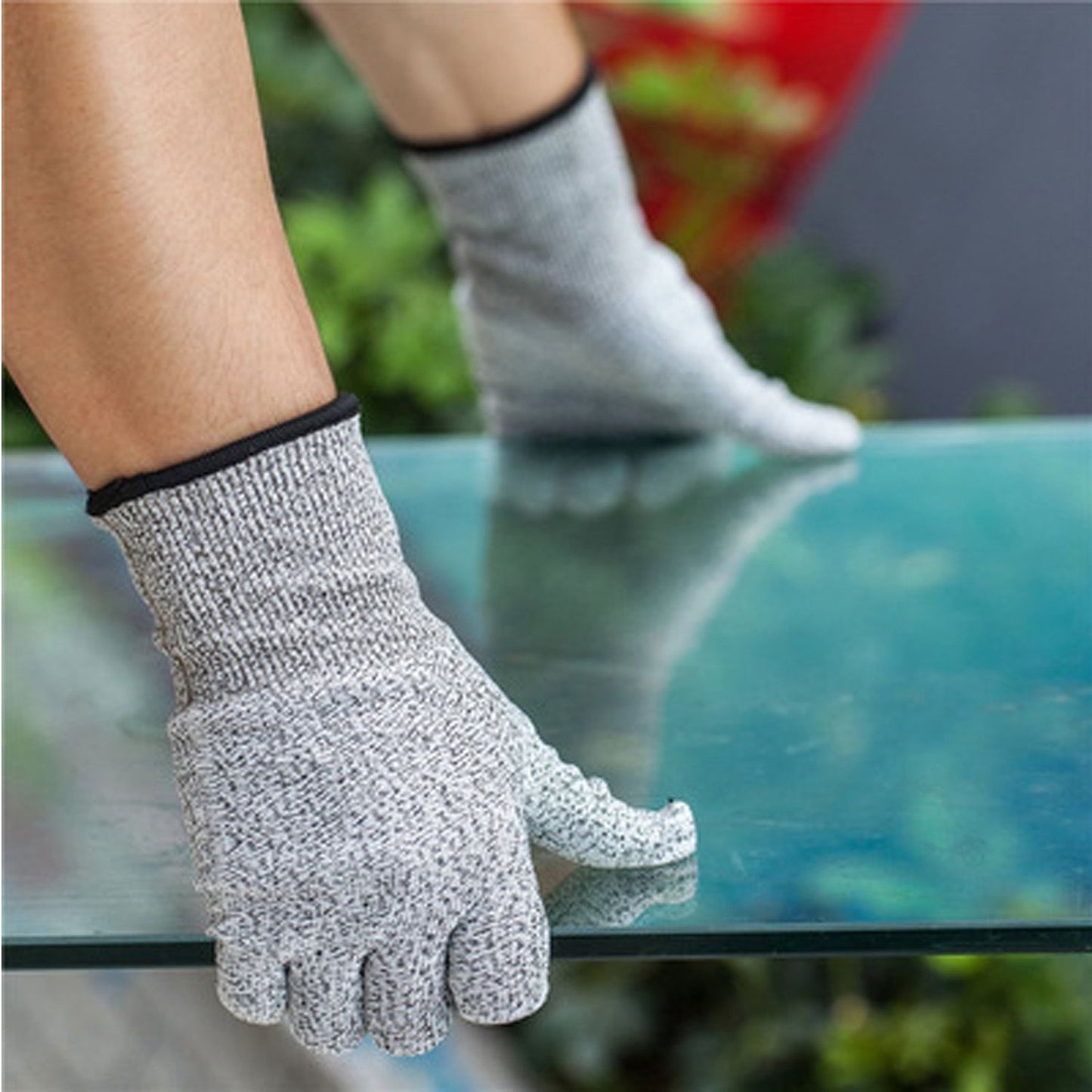 "Unparalleled Protection with High-Strength Polyethylene Cut-Resistant Gloves: Your Essential Safety Gear for Kitchen and Industrial Use"